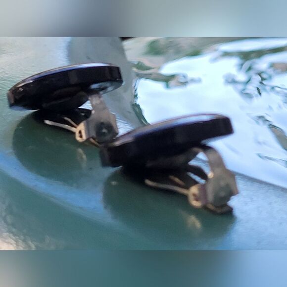 Vintage button clip on earrings --Black - Picture 4 of 5